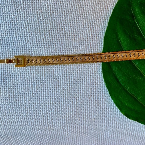 Monet gold plated bracelet - Picture 11 of 11